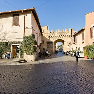 Apartment Trastevere House With Balcony,quiet New, Rome